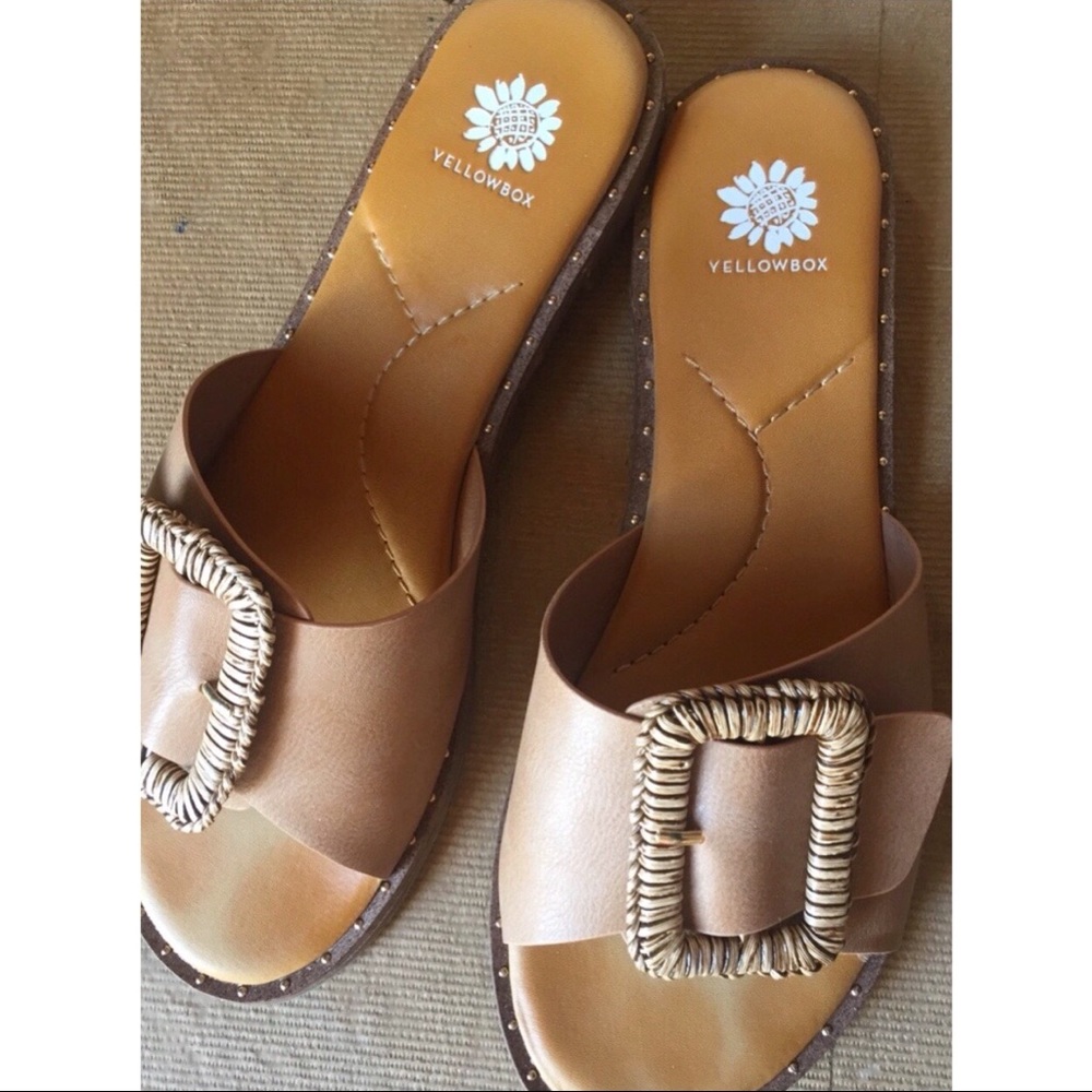 Ladies Size 10 Yellow Box Flat Sandals